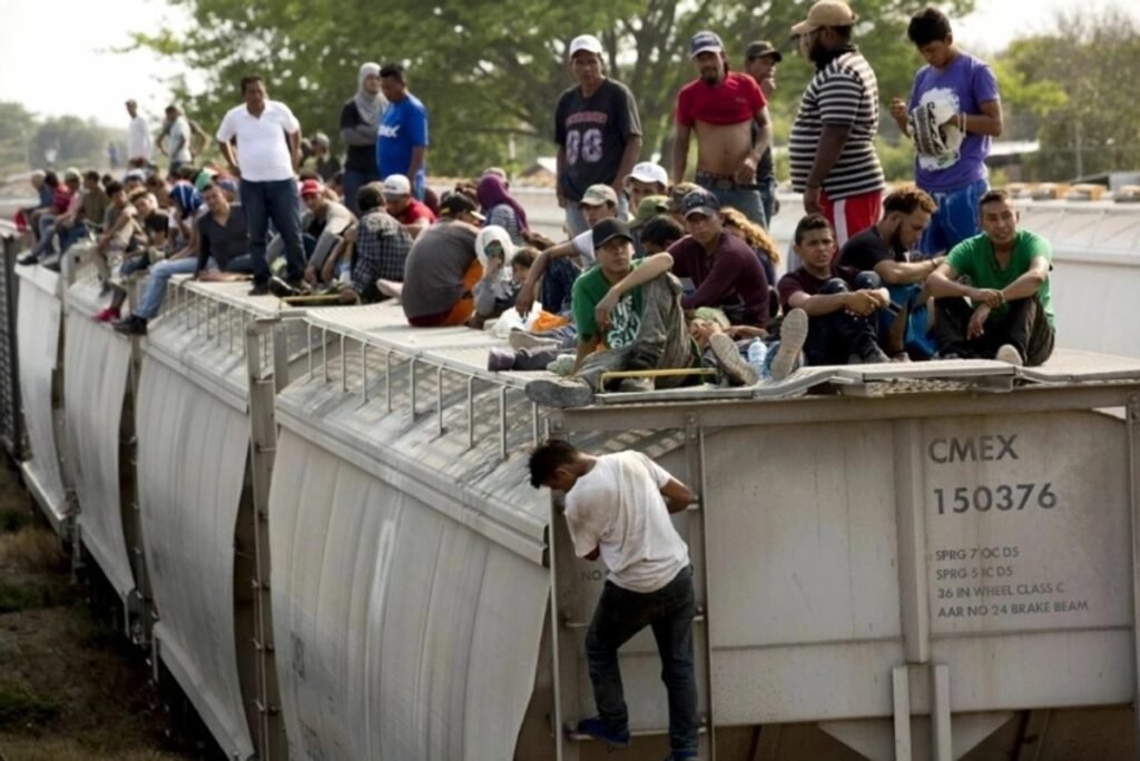 Javier cruzó México siendo niño; hoy ejerce como abogado