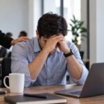 El trabajo también puede ser un espacio para detectar señales de riesgo suicida