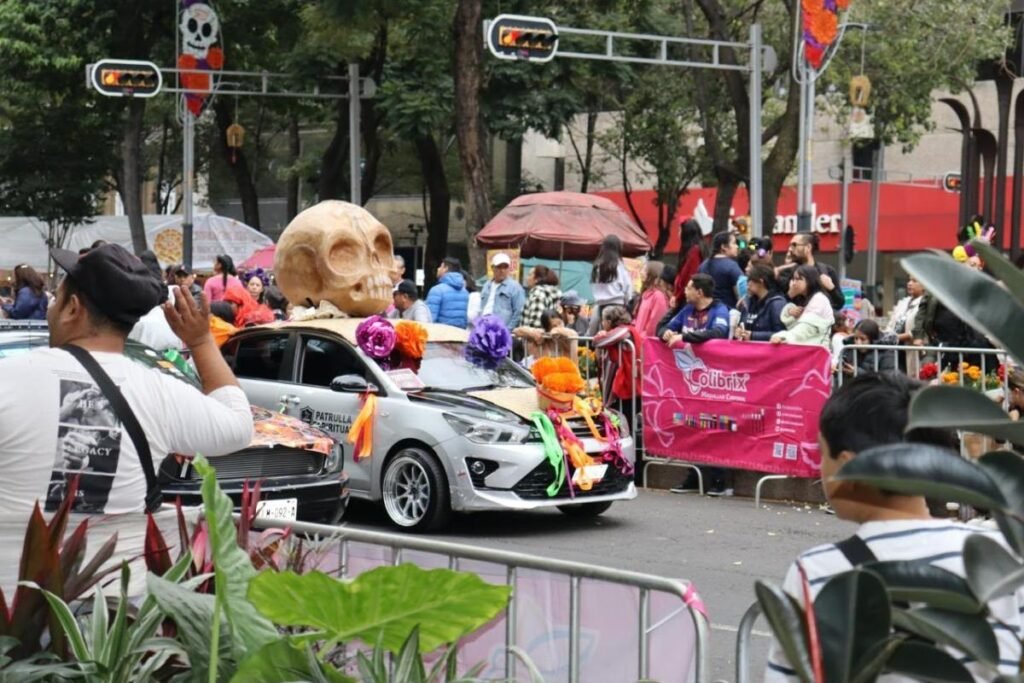 Entre baile y recuerdos: la Mega Procesión de Catrinas llenó de vida la capital