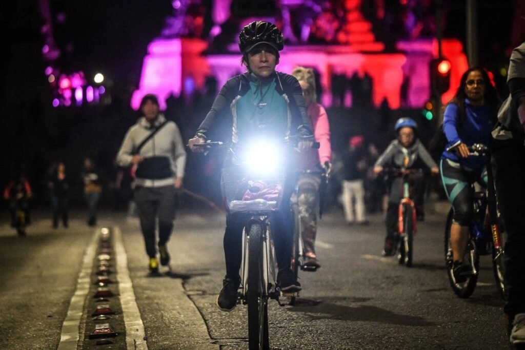 Disfraces, bicicletas y Día de Muertos: así será el paseo nocturno en CDMX